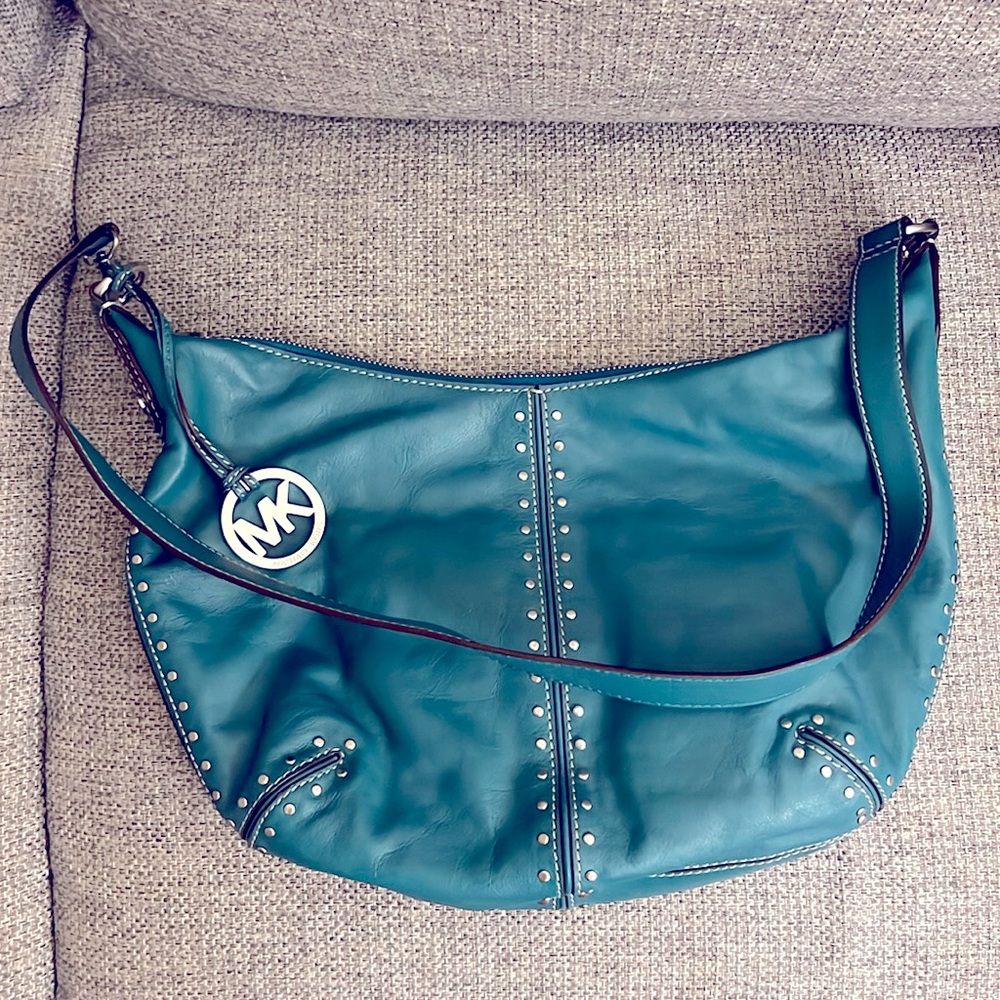 Michael Kors leather bag. Size 16”*11”/43*32cm. Worn only once. Looks ne…